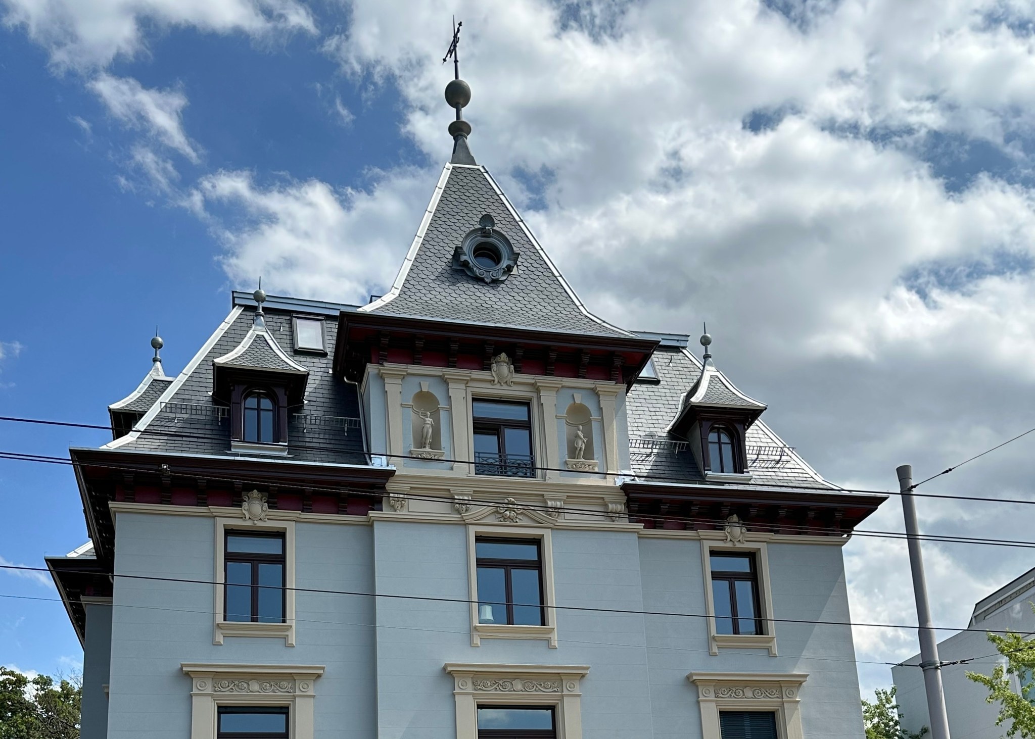 Villa mit Turm und Schieferdach (Rämiburg, Zürich)
